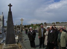 Devant la tombe d'Alexandre Rangot, ancien maire de La Gaubretièe