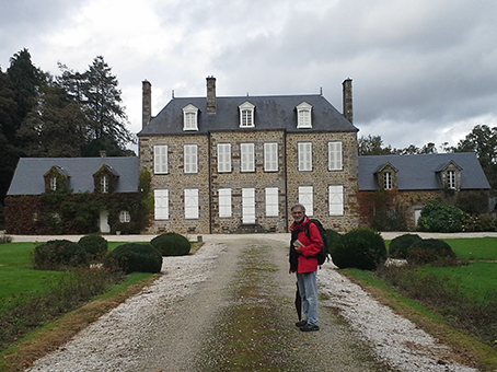 chateau du Houx avant Ernee ou dormi La Rochejacquelein