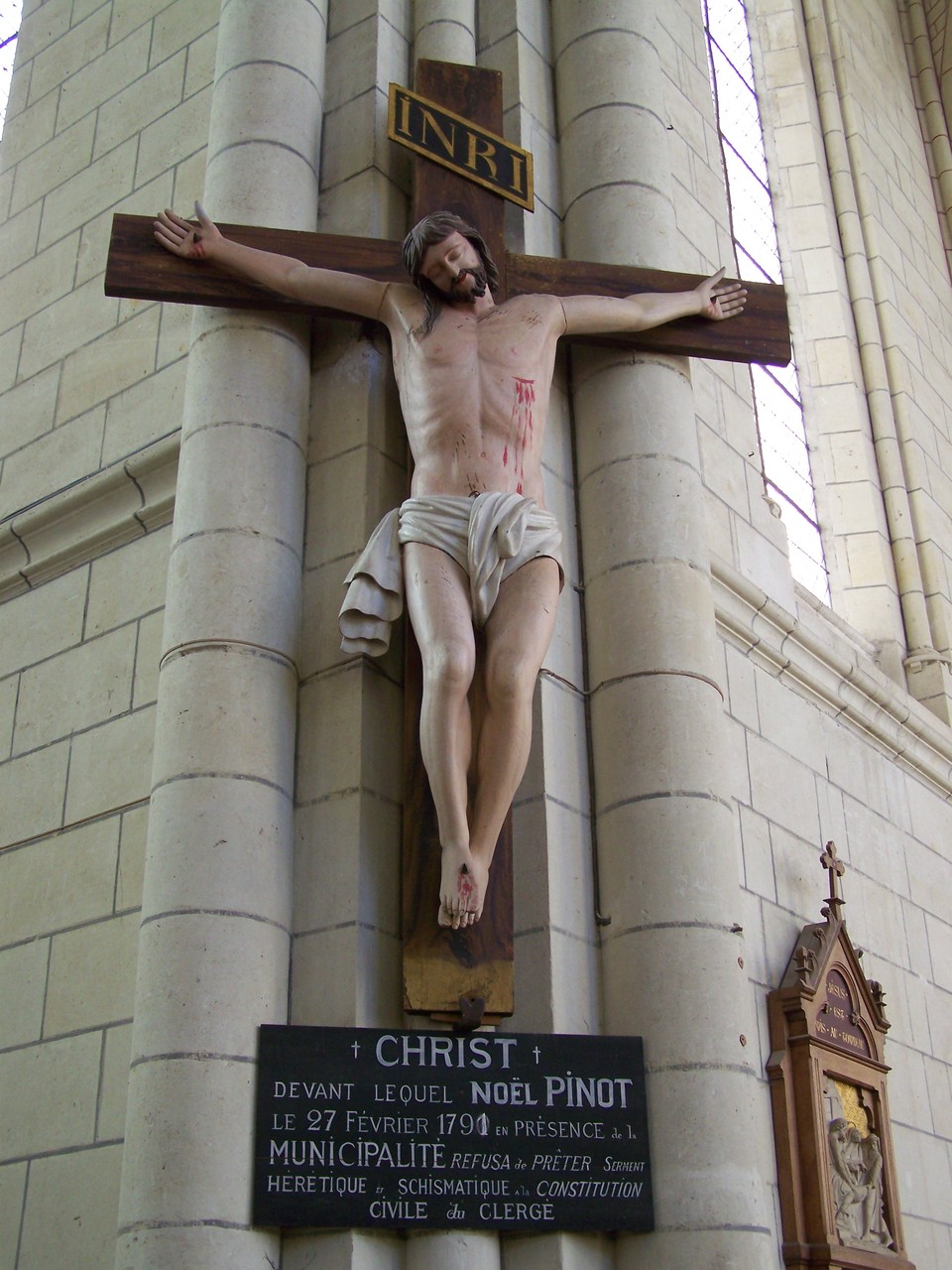 Christ polychrome du XVIIIe siècle