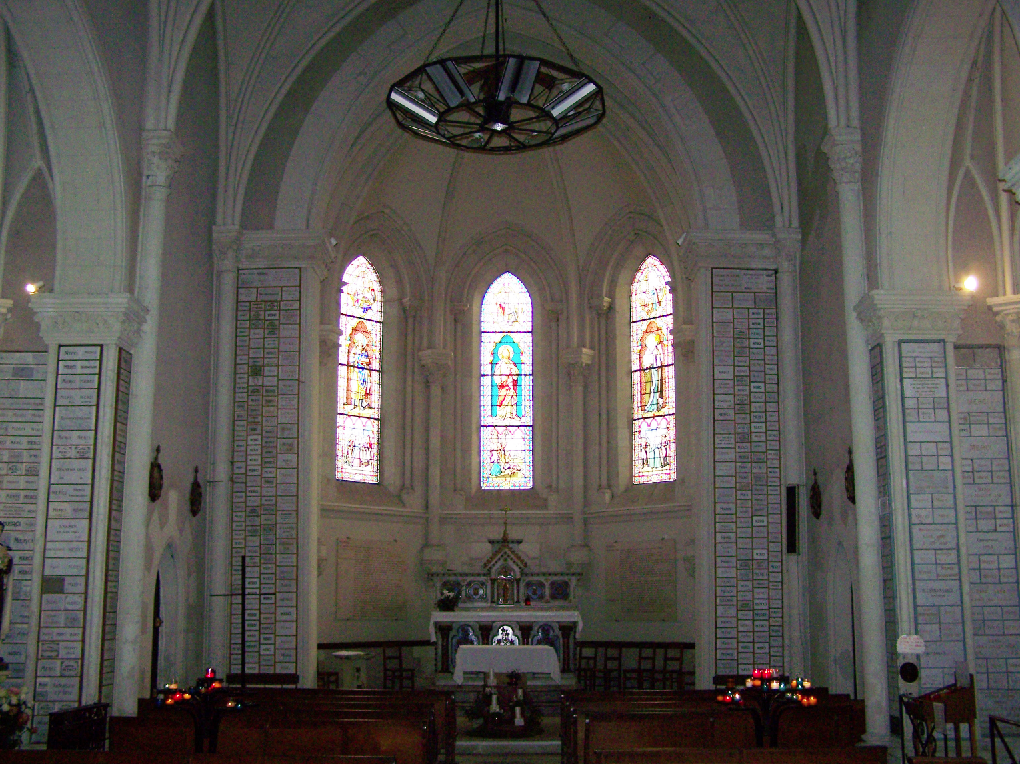 Chœur de la chapelle Saint-Louis du Champ des Martyrs d'Avrillé